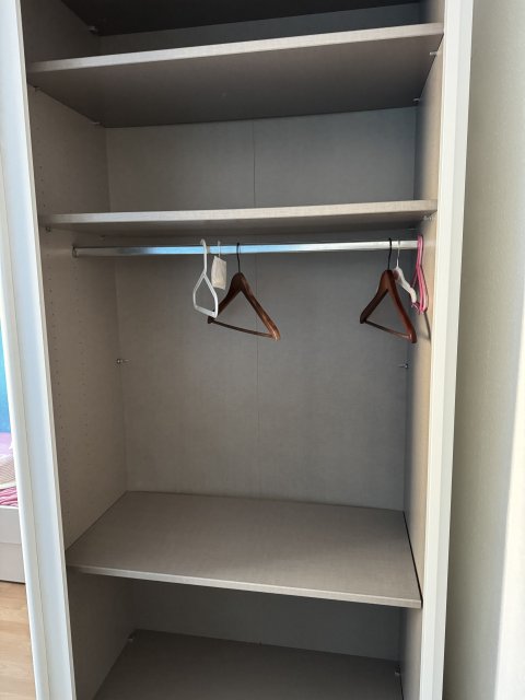 Schwebetürenschrank