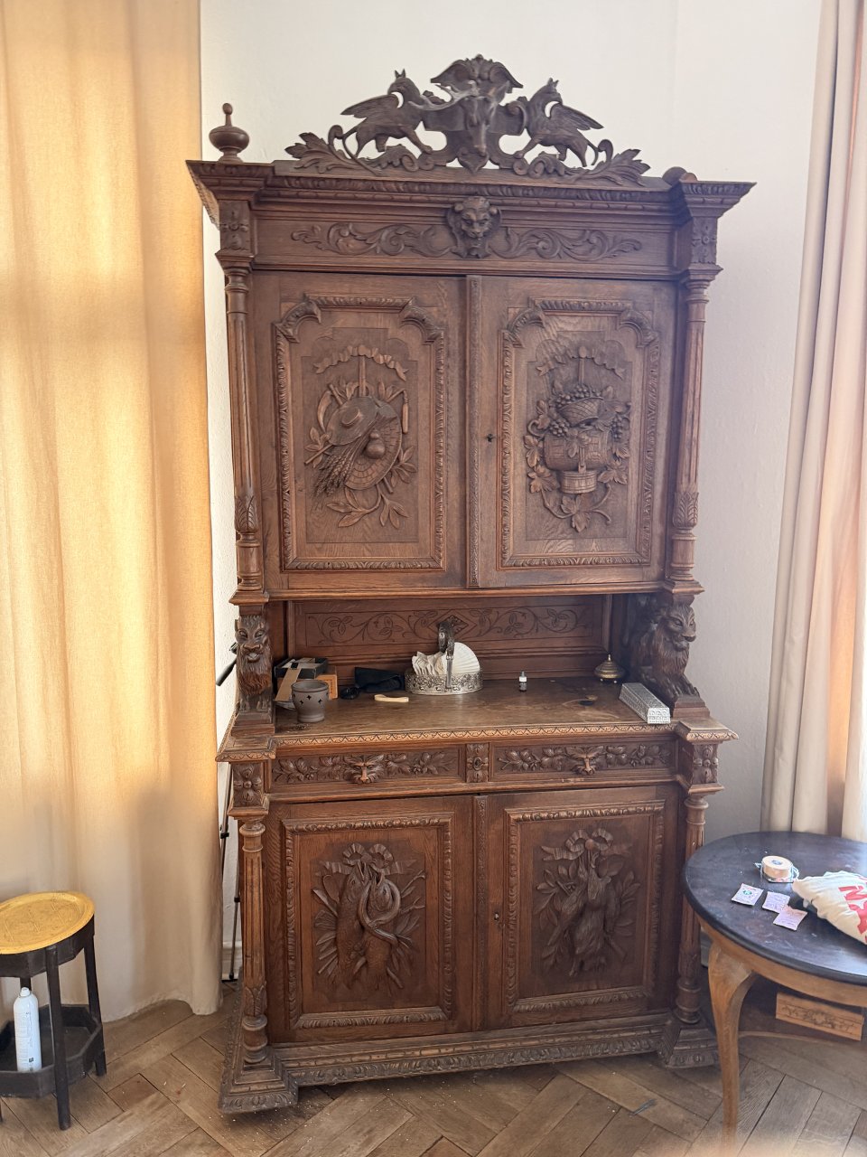 prachtvolles, zweiteiliges antikes Buffet Preis VB