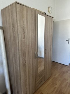 Kleiderschrank mit Spiegel