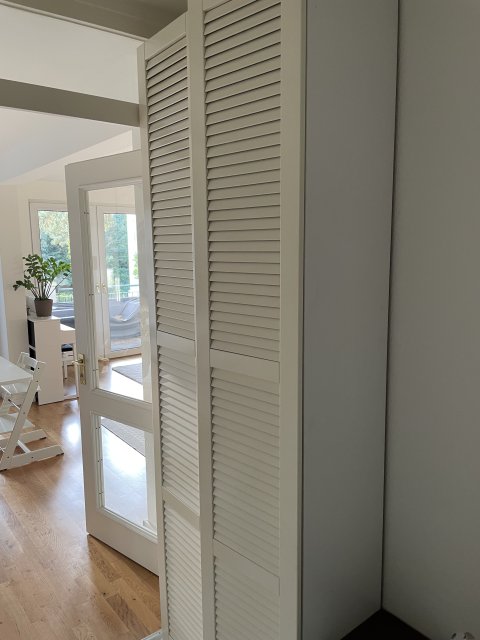 Weißer Schrank