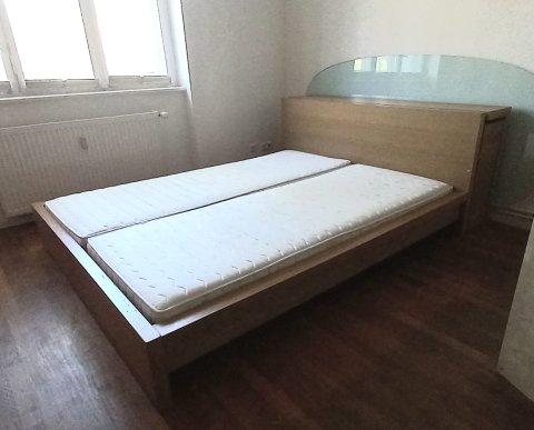 Doppelbett aus Eichenholz mit Kopfteil