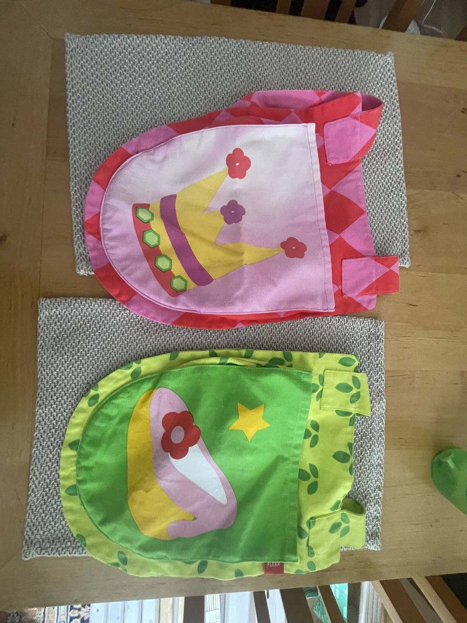 FLEXA Hochbett / Jugendbett aus Holz – mit Prinzessinnen-Spielvorhängen und Zubehör